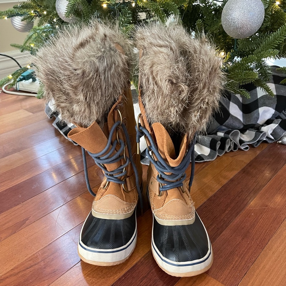 Sorel waterproof suede fur cuff boots
